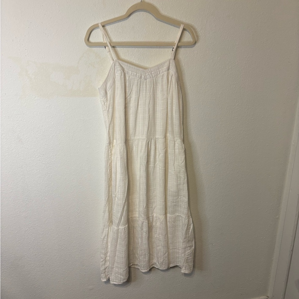 Elegant White Sleeveless Dress